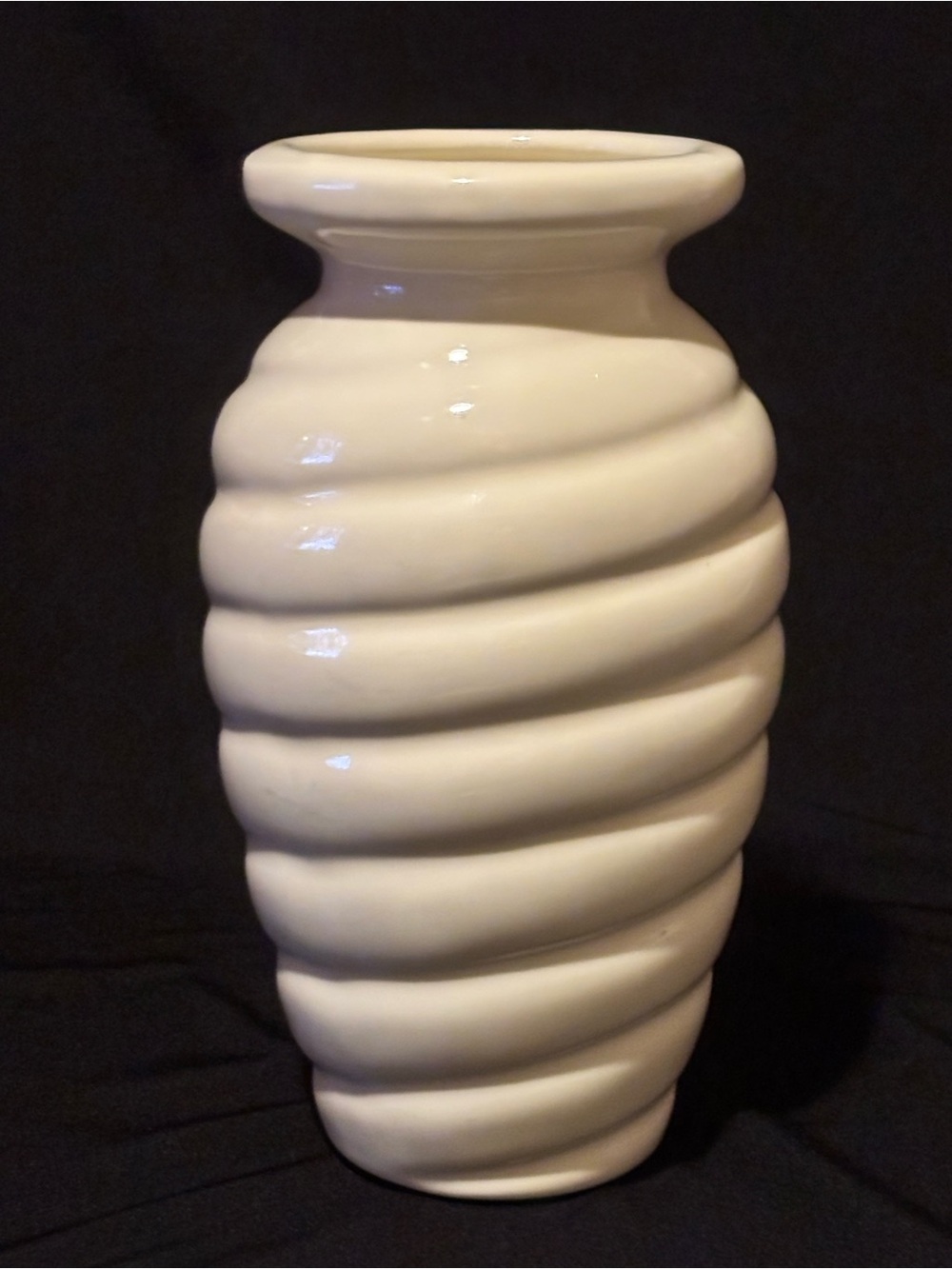 Vintage Haeger Cream Beehive Swirl Vase